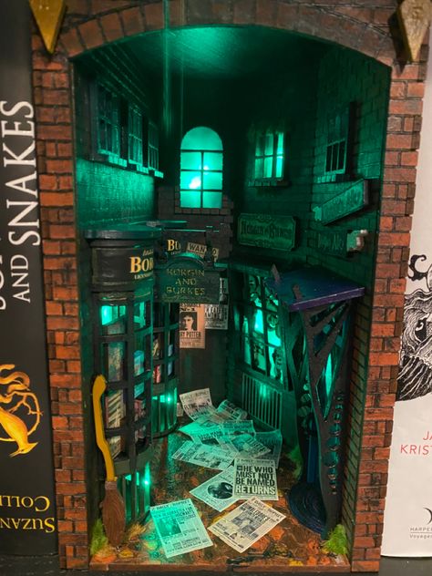 Harry Potter Book Sculpture, Cozy Reading Nook Small Spaces Harry Potter, Books Nook Ideas, Bookshelf Diorama Harry Potter, Sci Fi Book Nook, Hogwarts Book Nook, Diy Book Nook Harry Potter, Harry Potter Themed Reading Nook, Harry Potter Nook Book