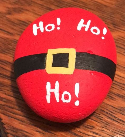 How To Paint Santa Stones, Painted Rocks Christmas Easy, Painting Rocks Ideas Easy Christmas, Painting Rocks Christmas, Painting Christmas Rocks, Xmas Rock Painting Ideas, Christmas Painted Rocks Ideas Easy, Christmas Rocks Painting Ideas, Easy Christmas Painted Rocks