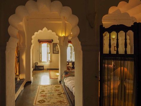 Neemrana Fort, Islamic Interior, Elegant Bedrooms, Farm Resort, Rajasthani Culture, Interior Design Indian, Indian Houses, Home Decor Ideas Kitchen, Indian Interior Design