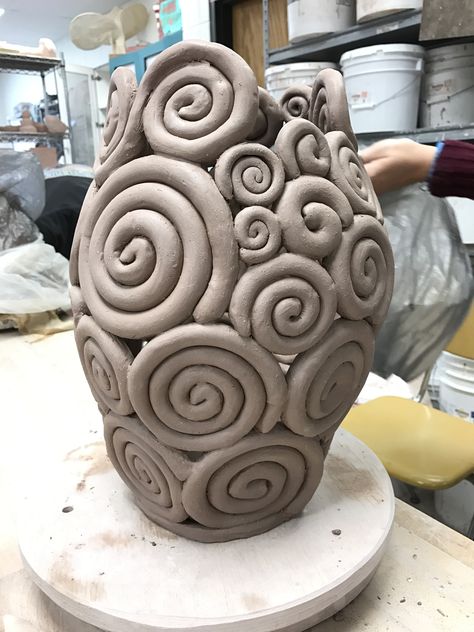 Coiled Ceramic Vessels, Coil Construction Ceramics, Exposed Coil Pots, Coil Building Ceramics, Coil Vase Ceramics, Coil Bowls Ceramic, Ceramic Coil Pots, Clay Coil Pots, Coil Pots Ideas