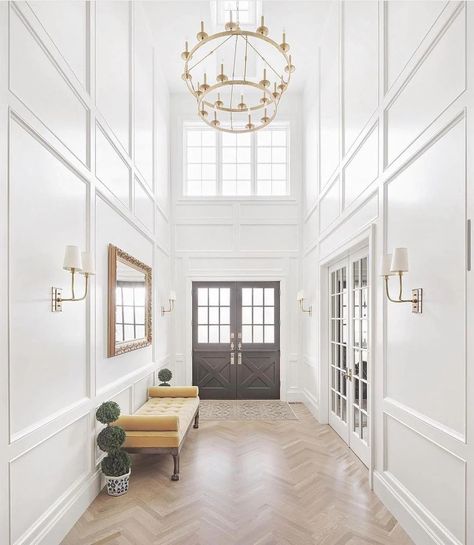 Dream House Entryway, Foyer Ideas Entryway, Grand Entryway, Modern Entryway, Grand Foyer, Foyer Design, Custom Home Builders, Beautiful Space, Entryway Decor