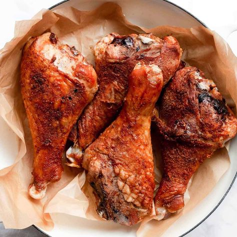 Turkey Legs Recipes, Drumstick Recipes Baked, Turkey Drumstick Recipe, Baked Turkey Legs, Drumstick Recipes Oven, Reheat Turkey, Roasted Turkey Legs, Turkey Leg Recipes, Easy Baked Chicken Breast