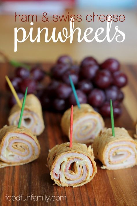 Ham And Cheese Pinwheels, Pinwheel Sandwiches, Pinwheels Recipe, Ham And Swiss, Cheesy Snack, Cheese Pinwheels, Pinwheel Appetizers, Light Appetizers, Pinwheel Recipes