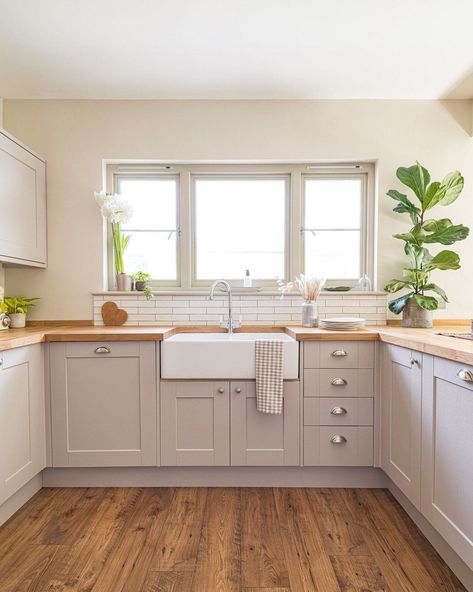 Open Plan Kitchen Dining Living, Kitchen Ideas Dark Cabinets, Kitchen Ideas Dark, Open Plan Kitchen Dining, Vinyl Tile Flooring, Kitchen Dining Living, Dark Cabinets, Kitchen Room Design, Tile Flooring