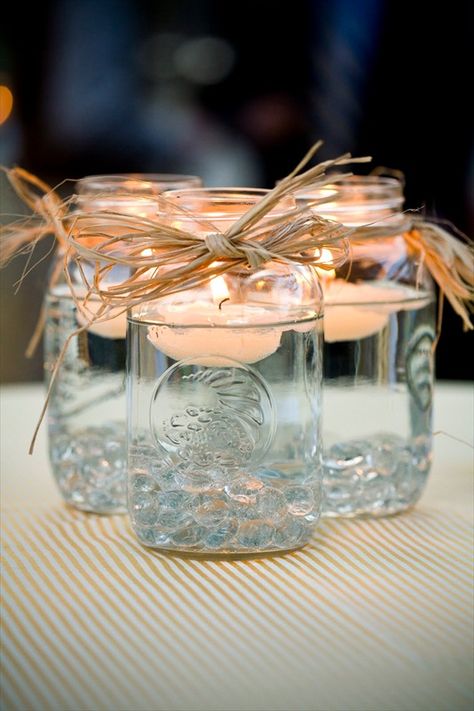 http://diyweddingplanner.hubpages.com/hub/Mason-Jars-For-Wedding-DecorationsRustic-Beautiful-Cheap Deco Champetre, Tafel Decor, Mason Jar Centerpieces, Cool Ideas, Floating Candles, Mason Jar Crafts, Jar Crafts, Rehearsal Dinners, Tealight