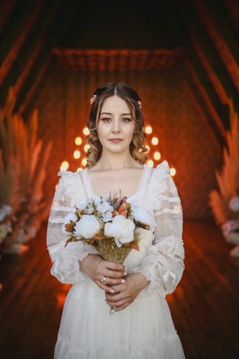 Beautiful Flower Bouquet, Holding Bouquet, Woman In White, Rustic Wedding Bouquet, Holding Flowers, Beautiful Bouquet Of Flowers, White Floral Dress, Bouquet Of Flowers, Themed Wedding