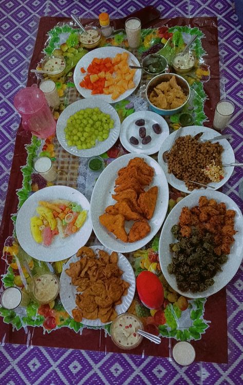 Second iftar party 😋 Iftar Party With Friends, Iftar Photo, Iftar Images, Iftar Snap, Iftar Party Ideas, Snap Food Home, Somali Food, Khan Khan, 480x800 Wallpaper