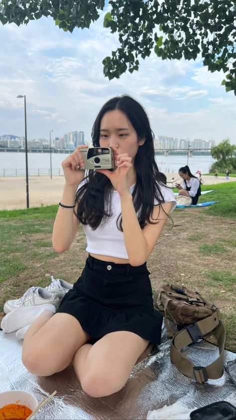 Tracy Sohn, 사진 촬영 포즈, Pic Pose, Casual Day Outfits, Event Outfit, Iconic Photos, Cute Poses, Korean Street Fashion, Fashion Poses