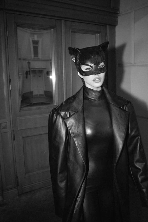 Goth Gifts, How To Impress, Batman And Catwoman, Selina Kyle, Halloween This Year, Goth Girl, Dark Feminine Aesthetic, Cat Mask, Cat Woman Costume