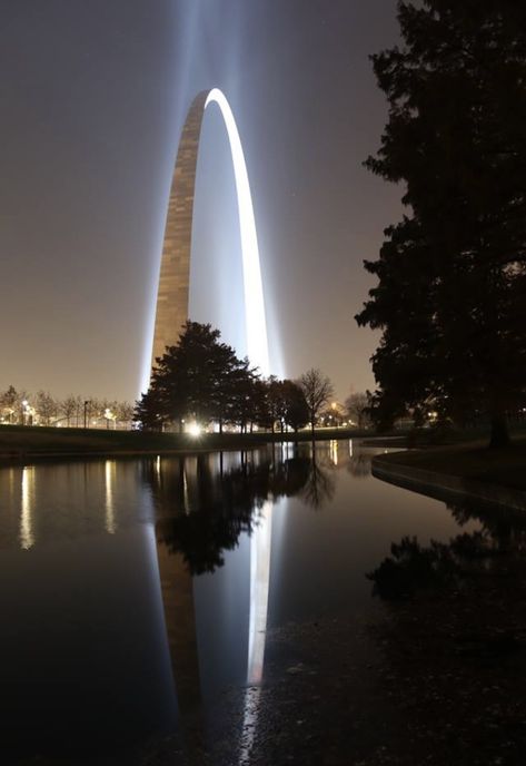 Saint Louis Arch, St Louis Arch, St Charles Missouri, Water Fountain Design, St Louis Cardinals Baseball, St Louis Blues, Need A Vacation, Famous Landmarks, St Louis Missouri