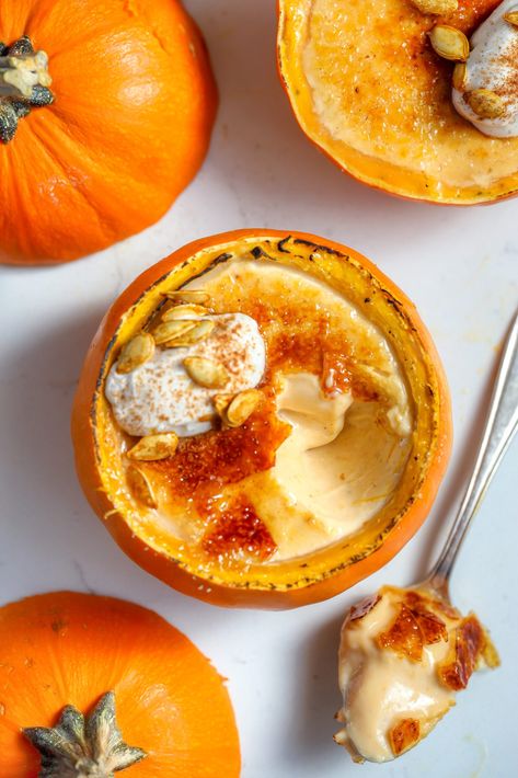 Mini Pumpkin Skyr Panna Cotta Brûlée Strawberry Pavlova, Small Bites Appetizers, Panna Cotta Recipe, Chilled Desserts, Roasted Pumpkin Seeds, Vanilla Beans, Appetizer Bites, Vegan Thanksgiving, Baked Pumpkin