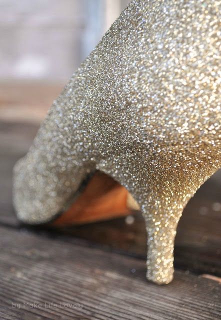 How to Make Gold Glitter Heels | Make Life Lovely Prom Shoes Glitter, Glittery Shoes, Glitter Crop Top, Glitter Jumpsuit, Gold Glitter Heels, Shoe Refashion, Glitter Yeti, Bling Heels, Diy Glitter