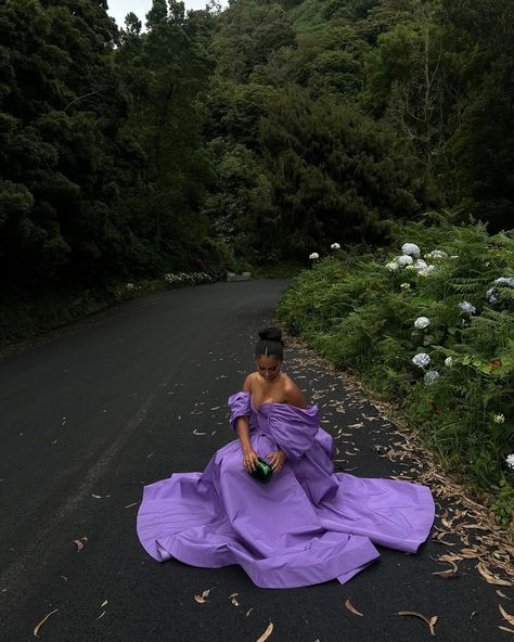 KÉZIA HORTA 🇧🇷 | 💜✨ | Instagram Elegant Purple Dress, Purple Skirt Outfit, Elegant Purple Dresses, Cute Lounge Outfits, Purple Vibe, Stylish Work Attire, Black Femininity, Purple Outfits, Purple Skirt