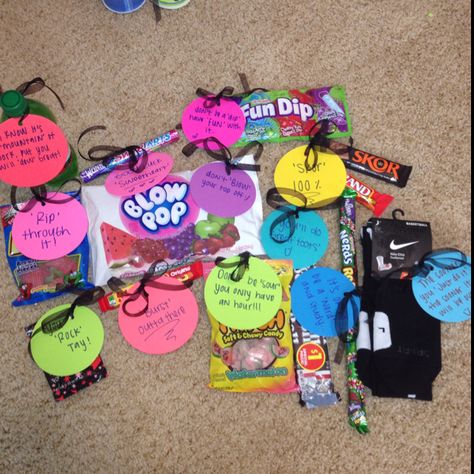 Great good luck on finals ideas!! Gymnastics Favors, Finals Care Package, Candy Sayings, Competition Quotes, Volleyball Team Bonding, Cheerleader Gift, Cheerleader Gifts, Kids Gift Ideas, Spirit Bags