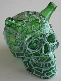 beer Broken Bottle, Arte Peculiar, Skulls And Bones, Skull Decor, Human Skull, Sugar Skulls, A Skull, Skull And Bones, Skull Art