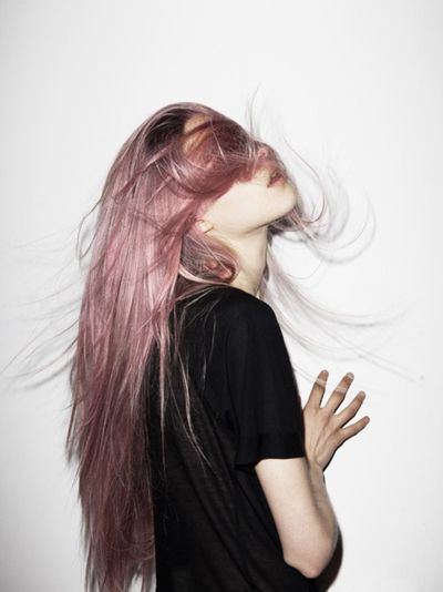 love the hair colour // pink hair Chic Hair, Colour Ideas, Grunge Look, Hair Coloring, Pastel Hair, Dye My Hair, 90s Grunge, Rainbow Hair, Hair Envy