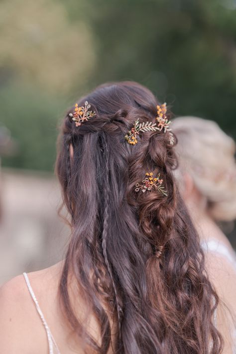 This beautiful half updo hairstyle is the perfect wedding hairstyle for a bride or bridesmaid | Boho wedding hair | wedding hair accessories Hairstyle With Accessories, Autumn Hairstyles, Woodland Wedding Hair, Enchanted Forest Wedding Theme, Aurora Hair, Styles For Medium Length Hair, Half Updo Hairstyles, Bridesmaid Updo, Bridesmaid Hair Pins