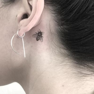 Bee Tattoo Behind Ear, Small Bee Tattoo, Honey Bee Tattoo, Bee Tattoos, Bumble Bee Tattoo, Behind Ear Tattoos, Tattoo Behind Ear, Minimalistic Tattoo, Insect Tattoo