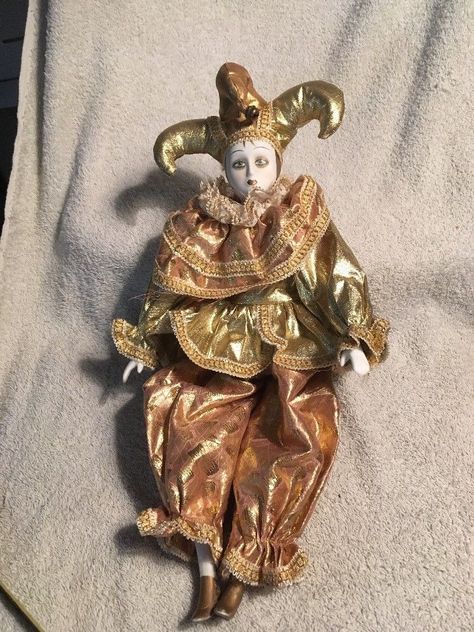 Jester Doll, Clown Collar, Porcelain Dolls Value, Antique Porcelain Dolls, Court Jester, Send In The Clowns, Dolls Vintage, Carnival Masks, Creepy Dolls