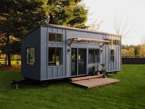 Cheap Tiny House, Container Homes For Sale, House Portugal, Living Room Ornaments, Tiny House Trailer, Tiny House Listings, Casa Container, Tiny Houses For Sale, Shipping Container Homes