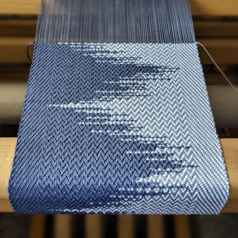 Weaving A Tale on Instagram: “I love clasped weft!!😍 It's been a while since I've woven a clasped weft piece, but every time I see one it reminds me that the look of it…” Clasped Weft Weaving Patterns, Clasped Weft Weaving, Rug Weaving Loom, Loom Love, Weaving Loom Projects, Yarn Wall Art, Diy Textiles, Dobby Weave, Timber Wolf