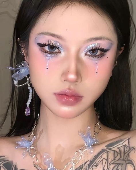 Fairy Rave Makeup, Rave Makeup Ideas, Fairy Makeup Looks, Fairy Makeup Ideas, Makeup Layout, Bts Makeup, Rhinestone Makeup, Princess Makeup, Bold Makeup Looks