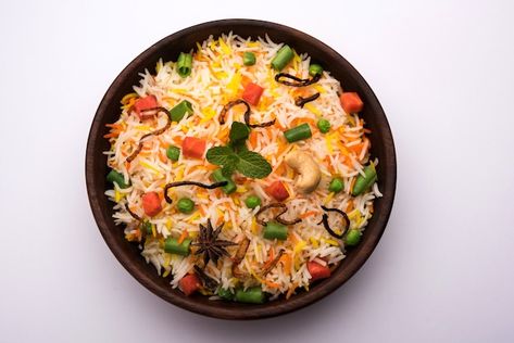 Photo indian vegetable pulav or biryani ... | Premium Photo #Freepik #photo #veg-biryani #pulao #rice-bowl #vegan-food Veg Roll, Veg Pulao, Biryani Rice, Wedding Caterer, Veg Biryani, Catering Menu, Madurai, Mixed Vegetables, Indian Dishes