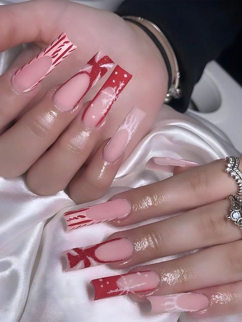 Enhance your style with 24 long hose fake nails Snowflake striped Flame wear nails For Women And GirlsI discovered amazing products on SHEIN.com, come check them out! Nails With Silver, French Manicure Designs, Nagel Tips, Snowflake Design, New Nail Art, Clean Nails, Nail Art Hacks, Nail Supply, Nail Shapes