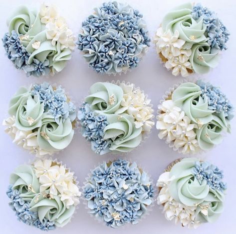 Blue Flower Cupcakes, Blue Wedding Cupcakes, Grandmas Birthday, Cupcake Inspiration, Elegant Cupcakes, Green Cupcakes, Cupcake Decorating Tips, Fancy Cupcakes, Blue Cupcakes