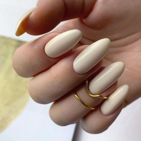 Cream Colour Nails, Almond Cream Nails, Creme Color Nails, Almond Nails Cream, Creamy Nail Colors, Cream Beige Nails, Creme Nails Acrylic, Cream Fall Nails, White Cream Nails