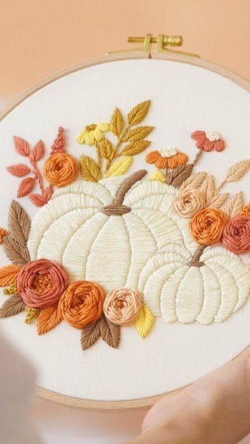 Easy Pumpkin Embroidery, Autumn Hand Embroidery, Embroidery Fall Patterns, Free Fall Embroidery Patterns, Fall Embroidery Patterns Free, Pumpkin Embroidery Pattern, October Embroidery, Autumn Embroidery Patterns, Fall Embroidery Patterns