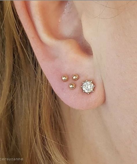 Stacked Lobe, Minimalist Ear Piercings, Ear Lobe Piercings, Ear Art, Piercings Unique, Cute Piercings, Stacked Earrings, Lobe Piercing, Nail Jewelry