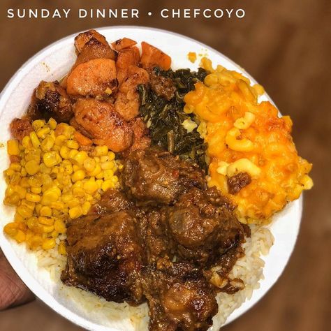 Ox Tails • Rice & Gravy • Baked Mac & Cheese • Collard Greens • Buttered Whole Corn • & Candid Yams - #ChefCoyo #FoodForTheSoulSunday Candid Yams, Ox Tails, Apartment Meals, Food Addict, Turkey Wings, Food Plate, Soul Food Dinner, Baked Mac, Mac Cheese