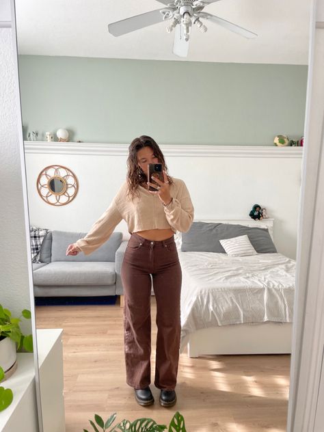 Fall Outfits, Monochrome, Brown Pants, Brown Shirt, Doc Marten Outifts Brown Courderoy Pants Outfits, Brown Pants Outfit Fall, Brown Courdory Pants Outfit, Outfits With Brown Pants, Brown Pants Outfit, Outfits Bonitos, Pants Outfit Fall, Doc Marten, Outfit 2023