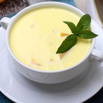 Cold Peach Soup, Peach Soup Recipe, Berry Soup, Peach Soup, Breakfast Butter, Chilled Soup Recipes, Strawberry Soup, Cold Soup Recipes, Cold Soups