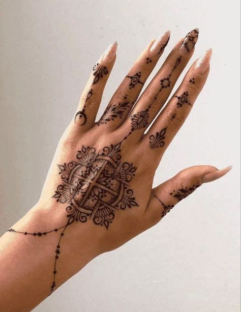 Henna Design Ideas, Cute Henna Designs, Cute Henna Tattoos, Jagua Henna, Henna Style Tattoos, Henna Nails, Henna Inspired Tattoos, Cute Henna, Floral Henna Designs