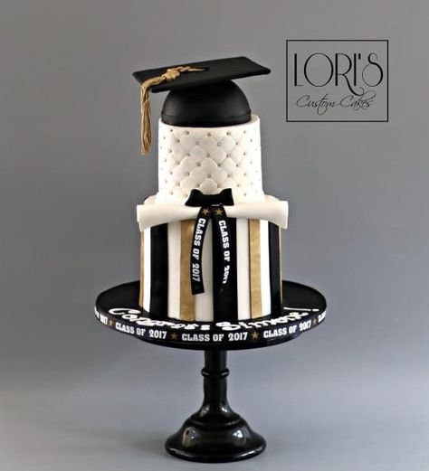 Black Graduation Cakes, Graduation Cake Ideas Engineer, Black White Gold Graduation Cake, Minimalist Graduation Cake Design, Black Graduation Cake, Cake 2023, Graduation Cake Designs, Cake For Men, Cake Design For Men