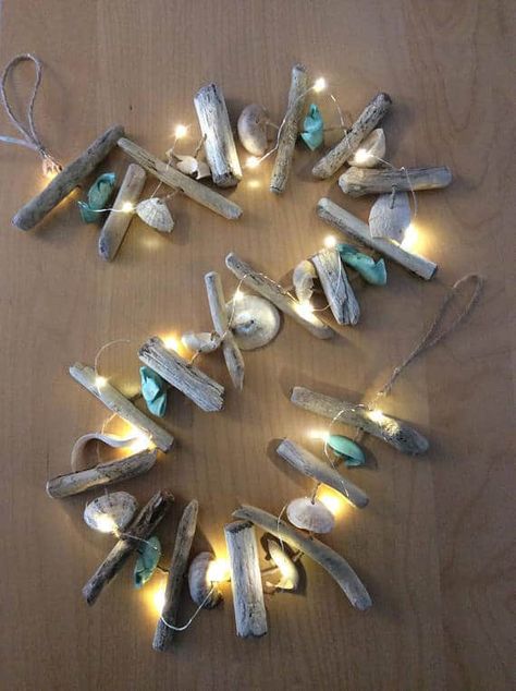 Seashell Garland, Deco Marine, Driftwood Diy, Driftwood Art Diy, Seashell Projects, Art Coquillage, Driftwood Projects, Wood Wall Art Diy, Deco Nature