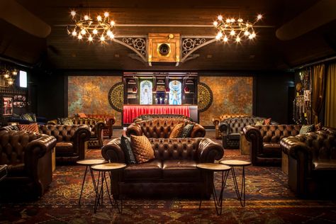 Club Acapella | Hotel Guldenberg | Bioscoop Helvoirt Chesterfield Bank, Couch, Hotel, Van, Furniture, Home Decor, Home Décor