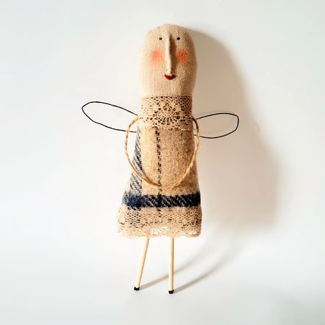 Primitive Dolls Handmade, Angel Art Dolls, Primitive Angels, Wire Wings, Primitive Angel, Folk Art Christmas, Primitive Doll Patterns, Painted Eyes, Fairy Art Dolls