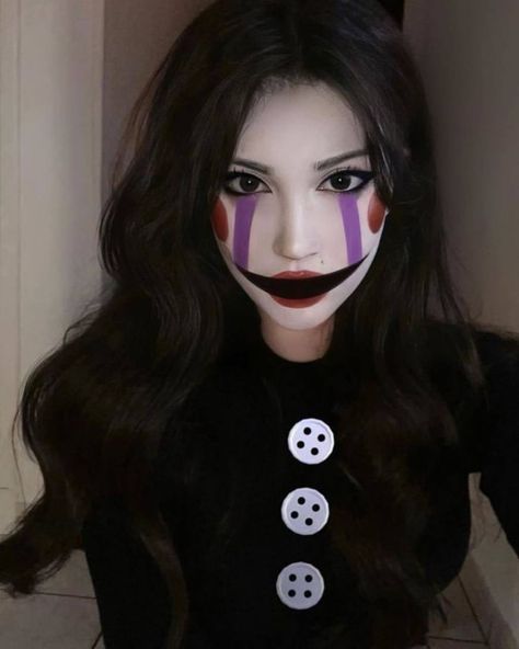 Makeup Ideas Cosplay, Anime Makeup Halloween, Dark Hair Cosplay, Late Halloween Costumes Ideas, Simple Clown Costume Outfit, Halloween Makeup Characters, Long Hair Halloween Costumes, Face Makeup Costume, Fnaf Face Paint