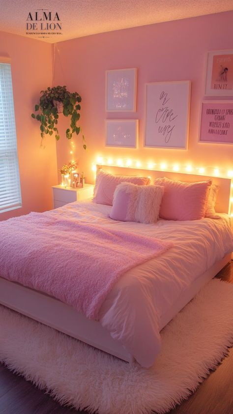 Transforma tu habitación en un espacio juvenil moderno y femenino 🌸✨ Con estas ideas, descubre cómo combinar colores, muebles funcionales y decoración para un cuarto lleno de estilo y personalidad. #HabitaciónJuvenil #DecoraciónModerna #EspacioFemenino Pink Dorm Room Decor, Pink Dorm Rooms, Bedroom Ideas For Small Rooms Cozy, Cozy Bedroom Design, Dorm Room Ideas, Girls Dorm Room, Cute Dorm Rooms, Dorm Room Inspiration, Room Redesign