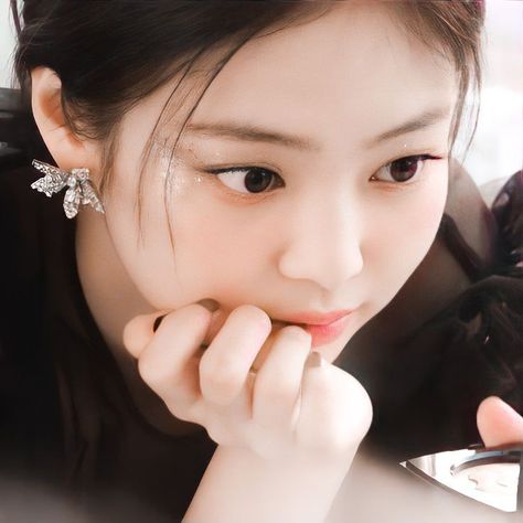 Jennie Cute, Aesthetic Names, Jen Videos, Anime Guys Shirtless, Jennie Kim Blackpink, Korean Couple, Uzzlang Girl, Foto Ideas Instagram, Pop Bands