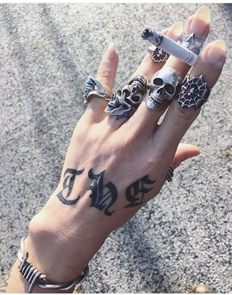 Edgy Rings, Grunge Jewelry, Edgy Jewelry, Piercings Jewelry, Dope Jewelry, Skull Jewelry, Funky Jewelry, Jewelry Outfit, Piercing Tattoo