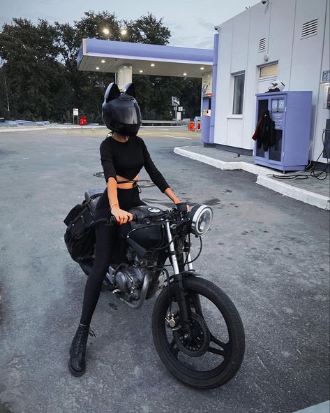 Biker Girl Aesthetic Outfits, Girl Aesthetic Outfits, Girl Biker, Motorcycle Aesthetic, 2025 Vision, Biker Girl, Aesthetic Outfits, Vision Board, Beauty