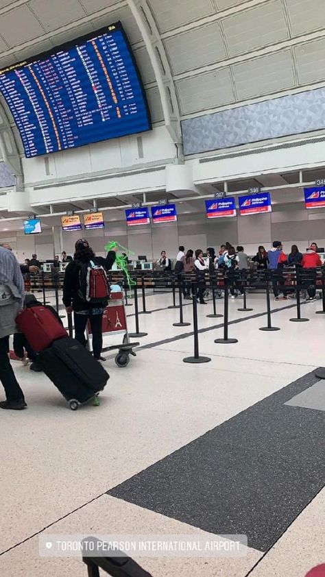 Philippine Airlines Aesthetic, Aeroport Aesthetic, Canada Airport, Philippines Airlines, Canada Aesthetic, Poses Travel, Philippine Airlines, Airport Vibes, Toronto Pearson International Airport