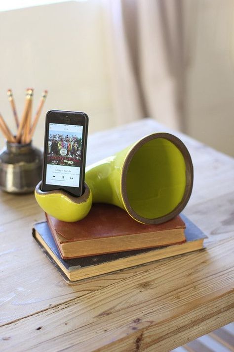 Smartphone Speaker, Sound Amplifier, Sculptures Céramiques, Tanah Liat, Keramik Design, Pottery Classes, Wireless Speaker, Ceramics Projects, Ceramics Ideas Pottery