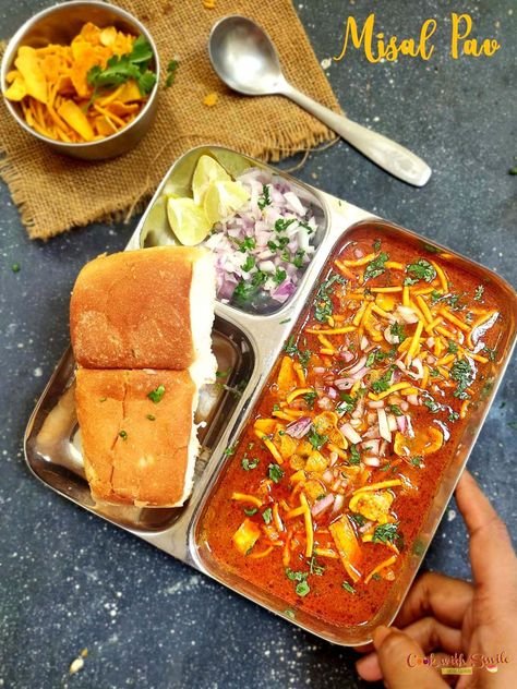 Misal Pav Snap, Misal Pav Recipes, Misal Pav, Rasgulla Recipe, Pav Recipe, Spicy Gravy, Mumbai Street Food, Millet Recipes, Roti Recipe