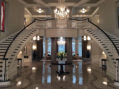 Luxury Staircase, Luxury Mansions Interior, Dream Life House, House Arch Design, Mansion Interior, Dream House Rooms, Mansions Luxury, Luxury Homes Dream Houses, Luxury House Designs