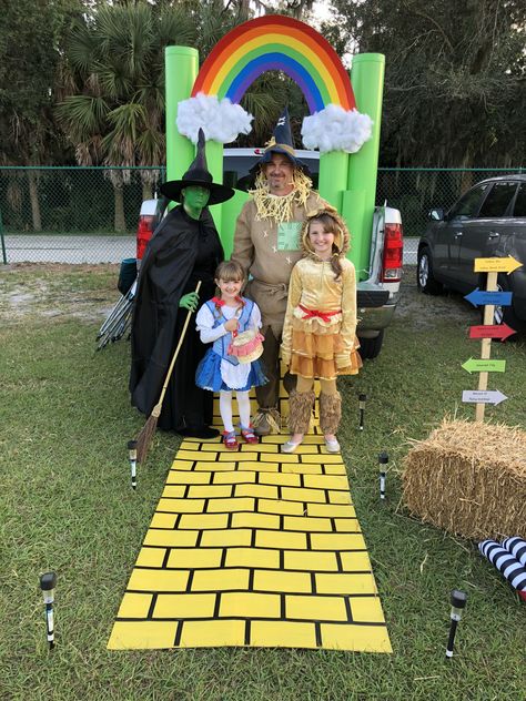 Truck Or Treat Wizard Of Oz, Wizard Of Oz Wagon Ideas, Wizard Of Ox Trunk Or Treat, Wizard Of Oz Campsite, Wicked Trunk Or Treat, Trunk Or Treat Wizard Of Oz Theme, Wizard Of Oz Halloween Decorations, Wizard Of Oz Trunk Or Treat Ideas, Cubicle Halloween